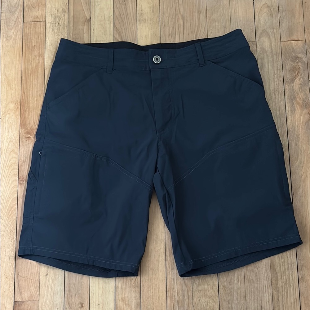 Kuhl Black Cargo Shorts Versatile and Durable